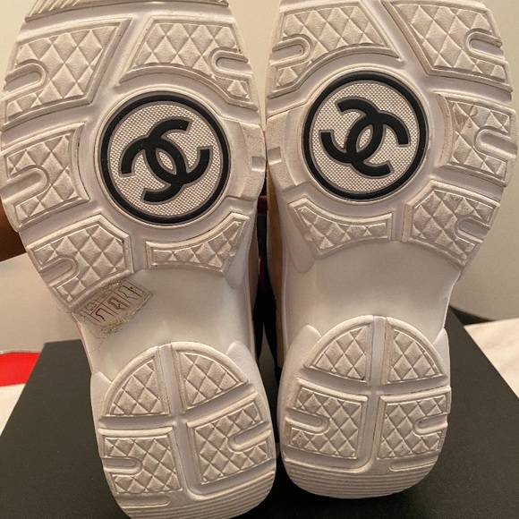 CHANEL CC HIGH TOP SNEAKER - Picture 4 of 5